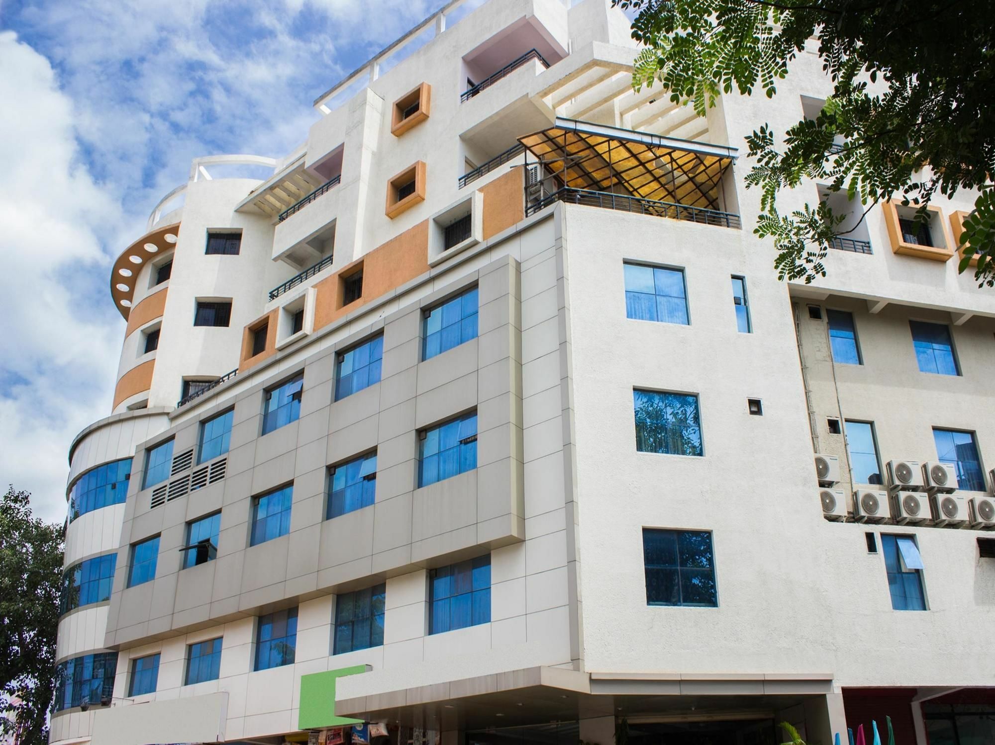 Treebo Trend Orient Grand Hotel Nagpur Esterno foto